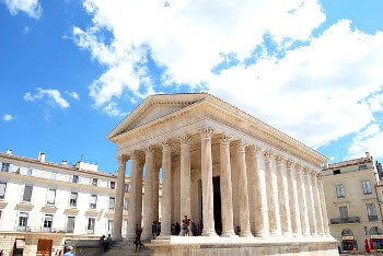 Temple romain à Nîmes.