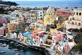 Panorama sur la ville de Procida.