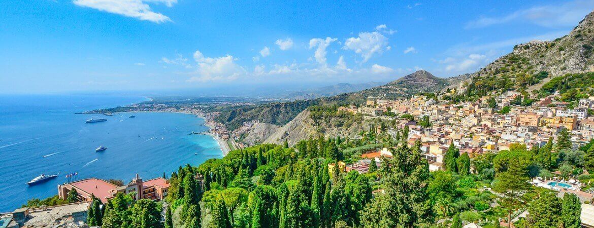 Panorama sur la côte de Sicile.