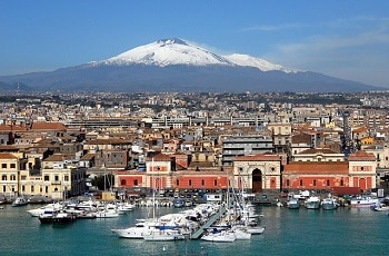 Vue de Catane en Sicile.