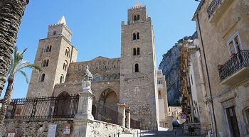 Façade d'une église en Sicile.