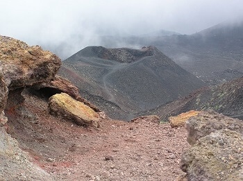 Le cratère de l'Etna en Sicile.