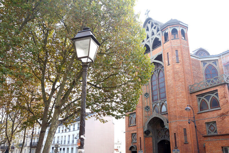 Église de brique de Montmartre, à Paris