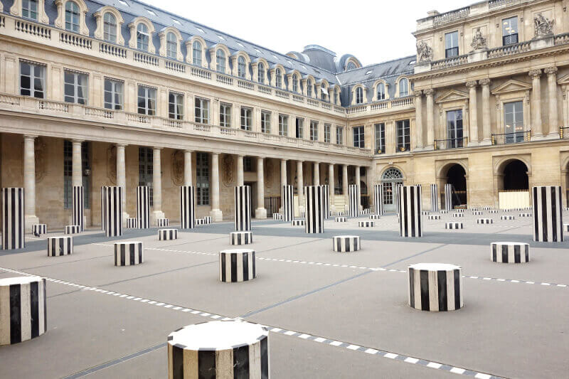 Les Colonnes de Buren à Paris.