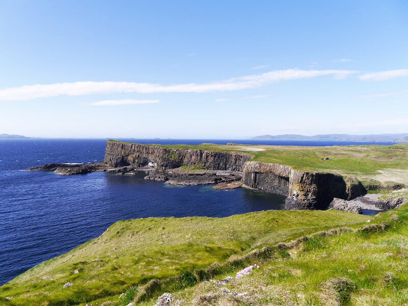 Vue de l'île de Staffa en Ecosse.