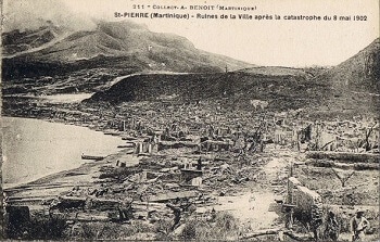 Saint-Pierre après l'éruption de la Montagne Pelée.