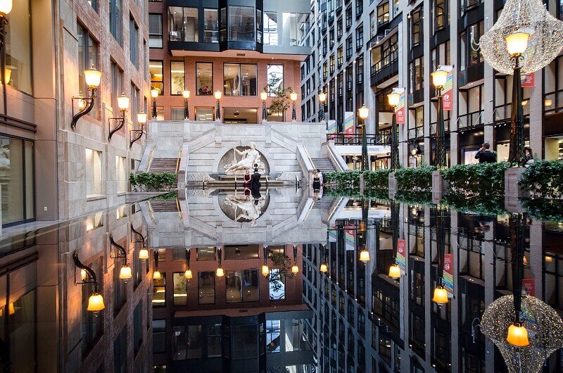 Centre commercial à Montréal.