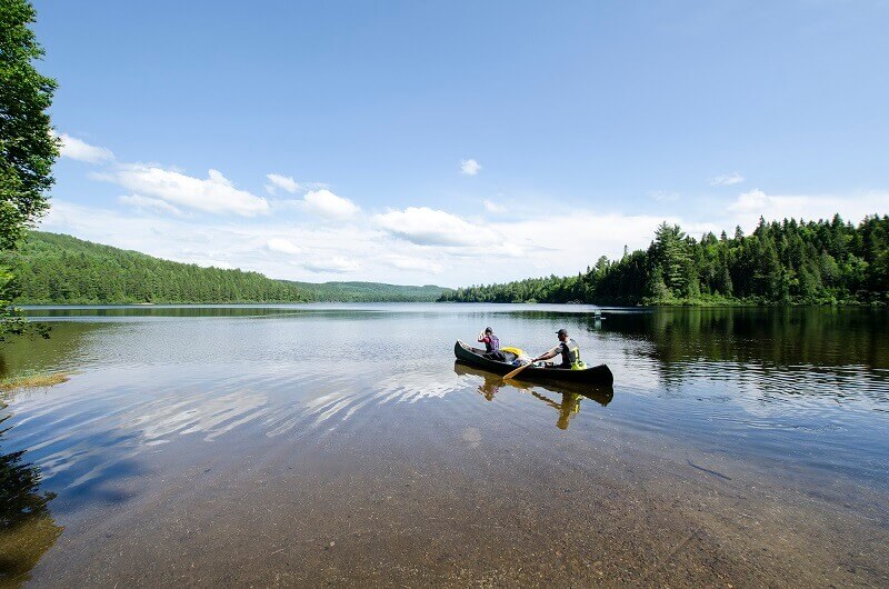 Canoës au Canada.