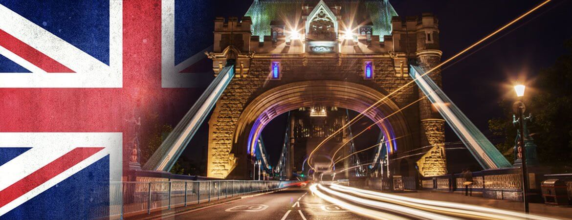 Tower Bridge de Londres et Union Jack.