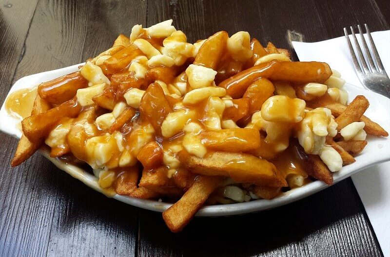 Plat de frites au Canada.