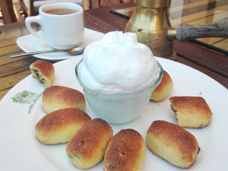 Café gourmand au Liban.