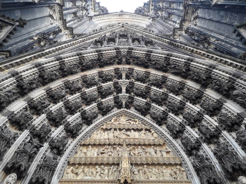 Grand portail de la cathédrale de Cologne.