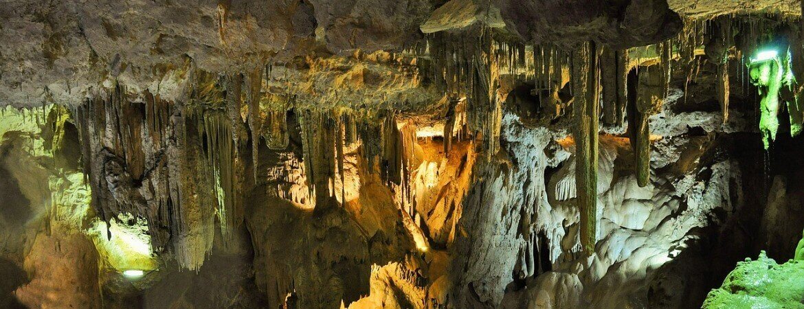 Intérieur d'une grotte.