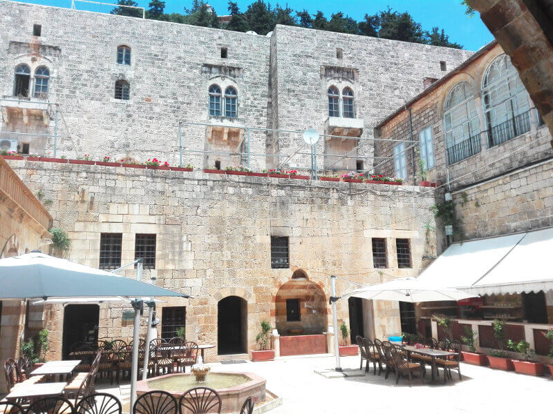 Cour d'un palais au Liban.