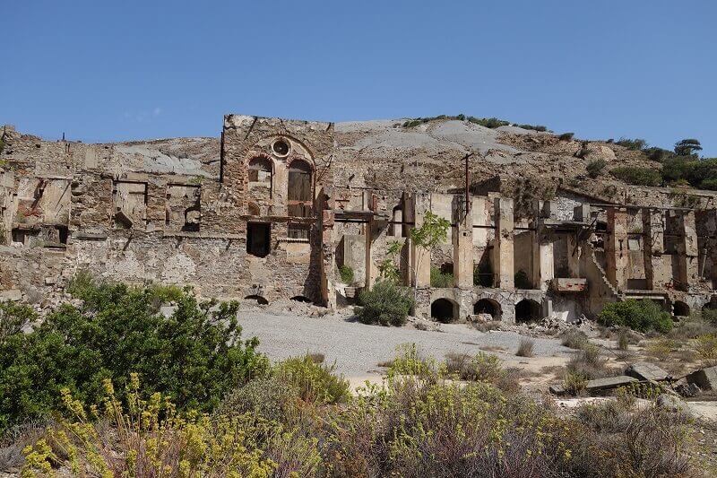 Usine en ruines en Sardaigne.