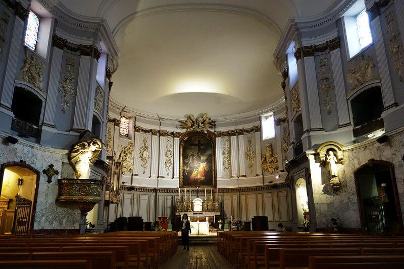 Intérieur d'une église toulousaine.