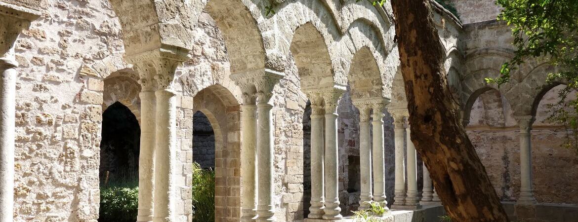 Cloître médiéval à Palerme.