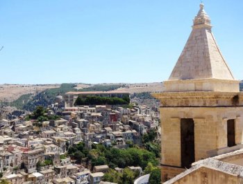 Vue de la ville de Ragusa en Sicile.