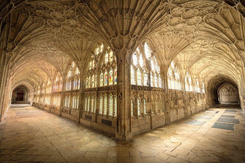 Un cloître en Angleterre.