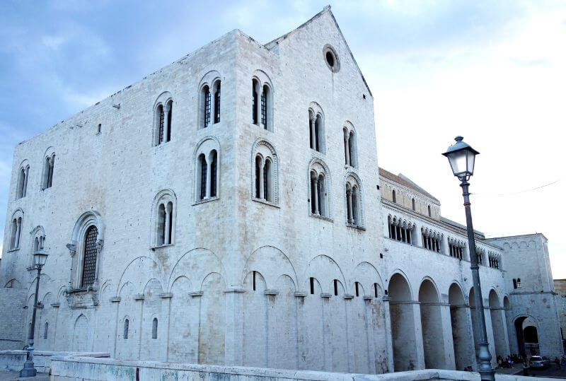 Église médiévale à Bari.