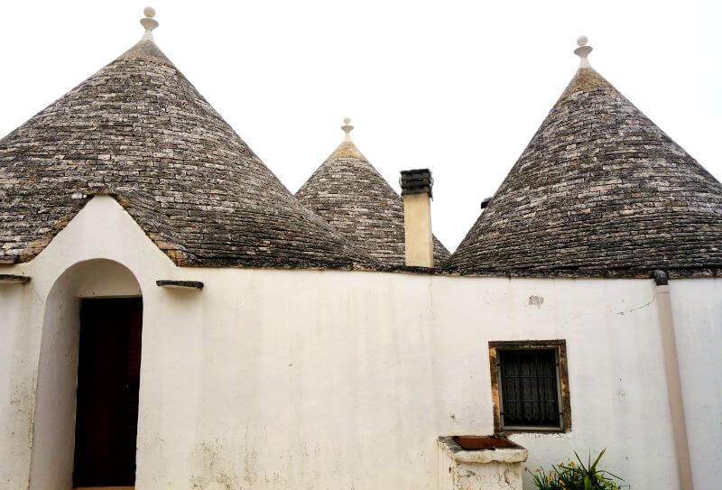 Petites maisons dans les Pouilles en Italie.