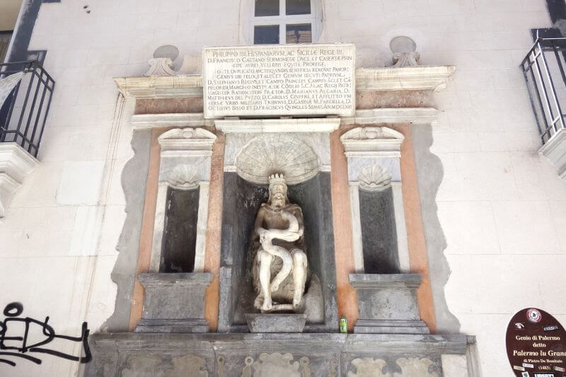 Statue à Palerme en Sicile.