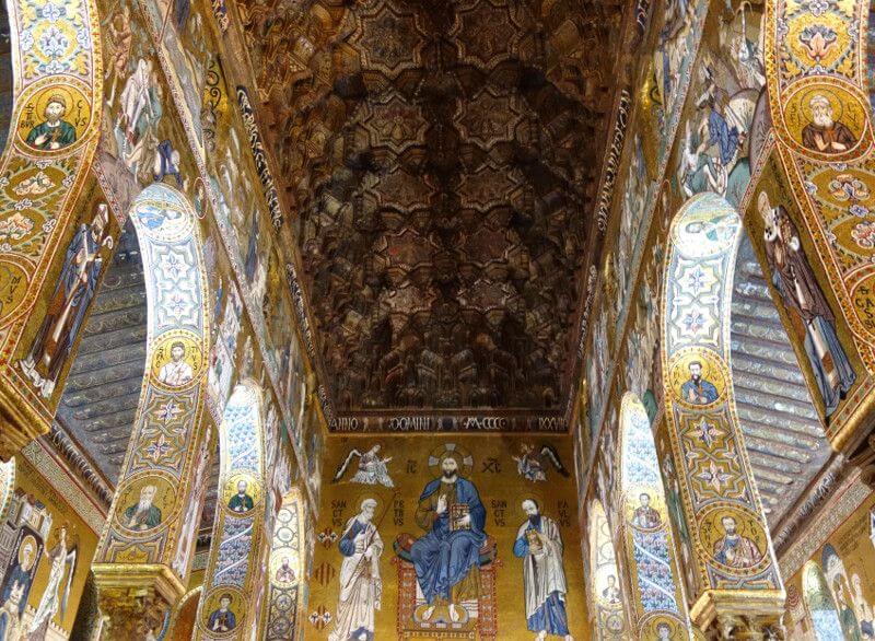 Intérieur d'une église à Palerme.