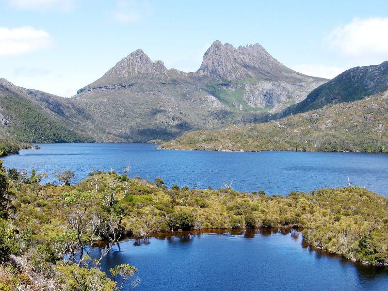 Montagne et lacs en Tasmanie.