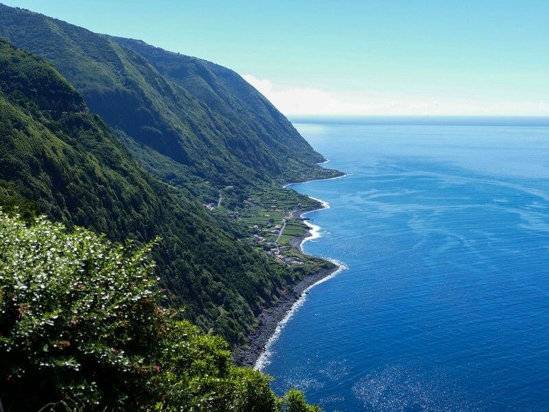 Falaises aux Açores.