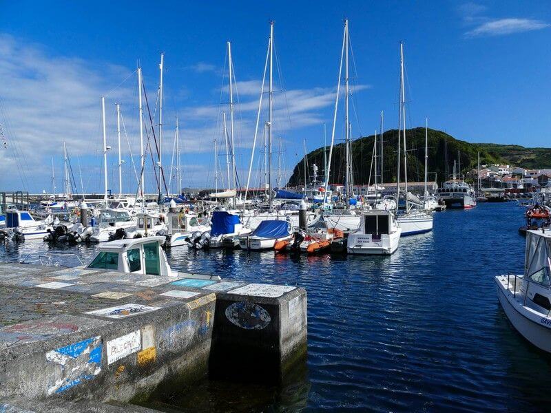 Un petit port aux Açores.