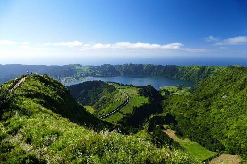 Montagnes aux Açores.