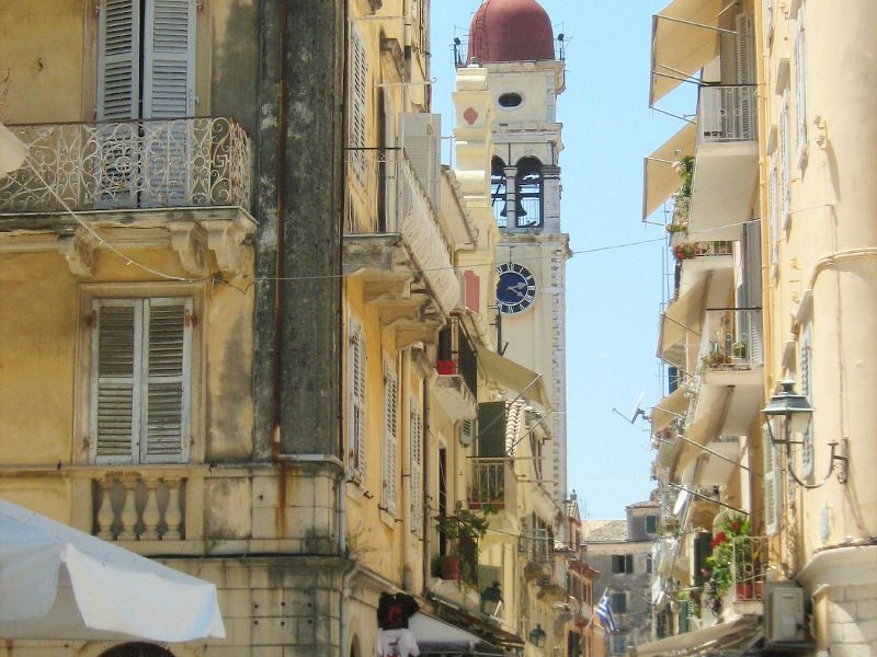 Une rue dans la ville de Corfou.