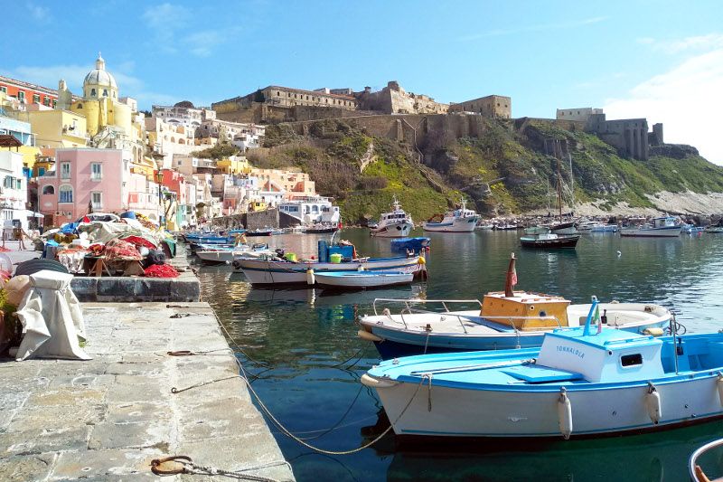 Port sur l'île de Procida, près de Naples.