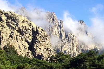 Vue des aiguilles de Bavella en Corse du Sud.