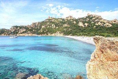 Vue de la plage de Roccapina en Corse du Sud.