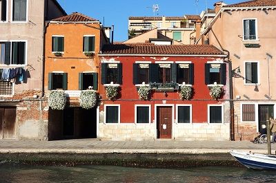 Maisons colorées à Venise.