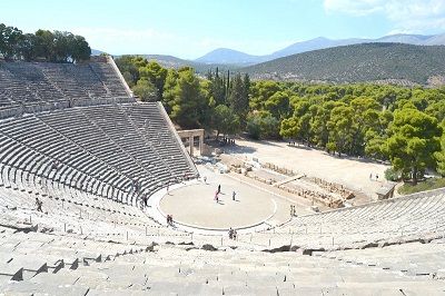 Vue des gradins d'un théâtre grec.