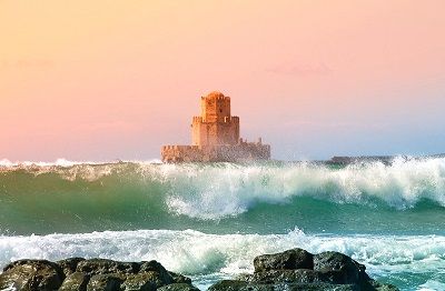 Vue de la tour de Methoni au soleil couchant.