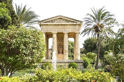 Temple et jardin à La Valette.