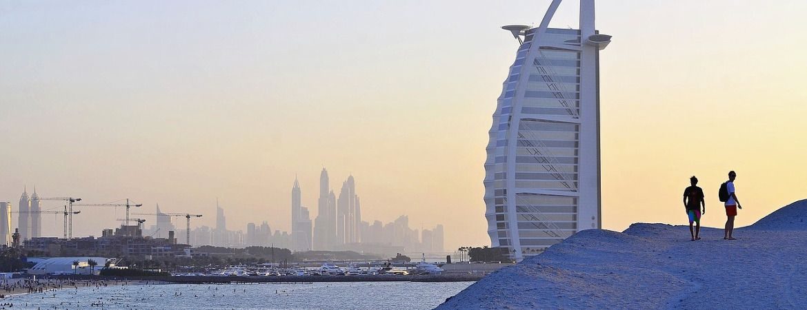 Vue de Dubaï au soleil couchant.