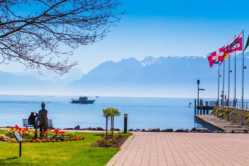 Vue d'un bord de lac en Suisse.